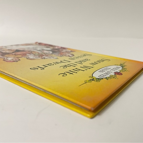 Vintage Well Loved Tales Snow White and The Little Mermaid Books - Picture 12 of 16